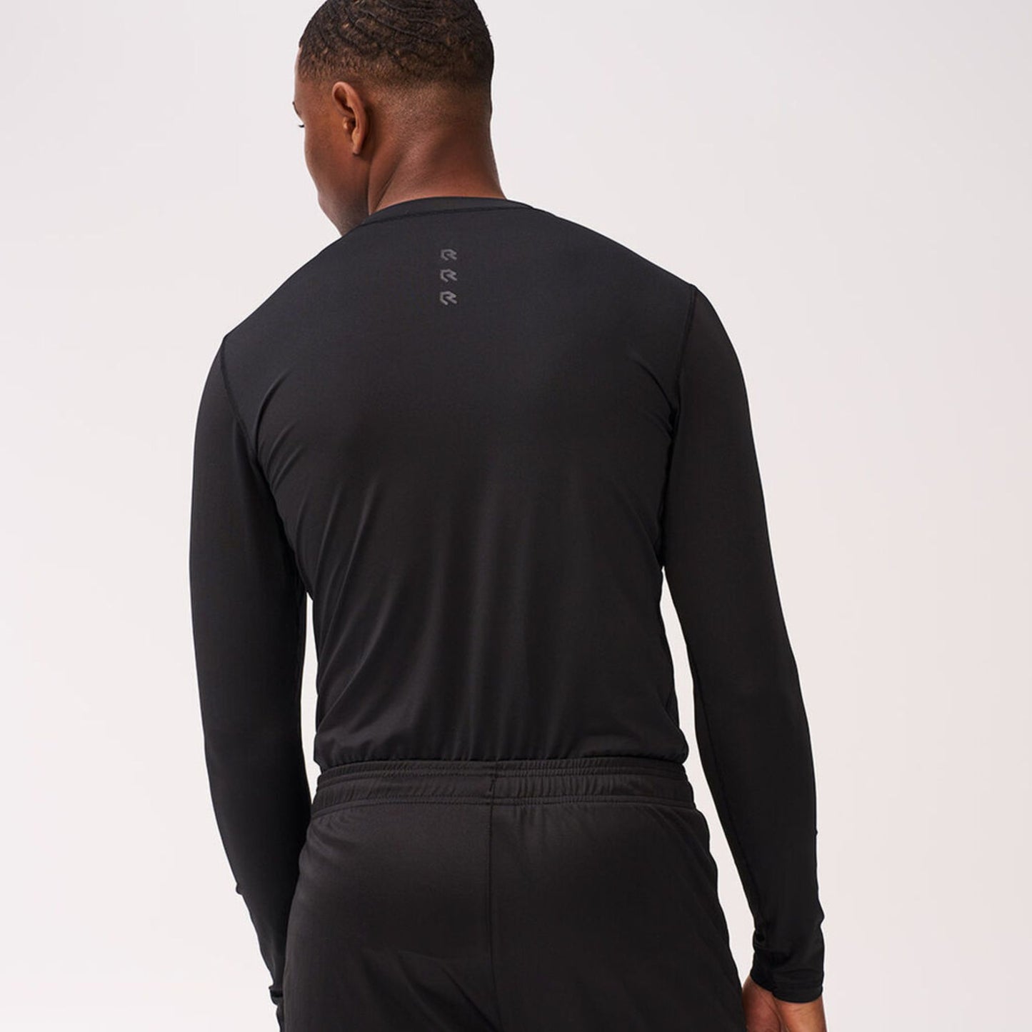 zwart Baselayer Shirt (thermoshirt), achterkant, ontworpen voor maximale bewegingsvrijheid en thermische bescherming tijdens koude dagen.